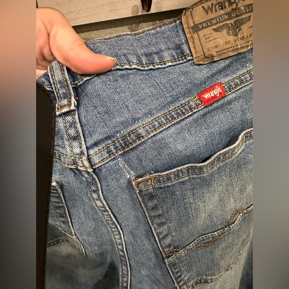 Wrangler Men's Relaxed Fit Blue Jeans - Picture 5 of 5